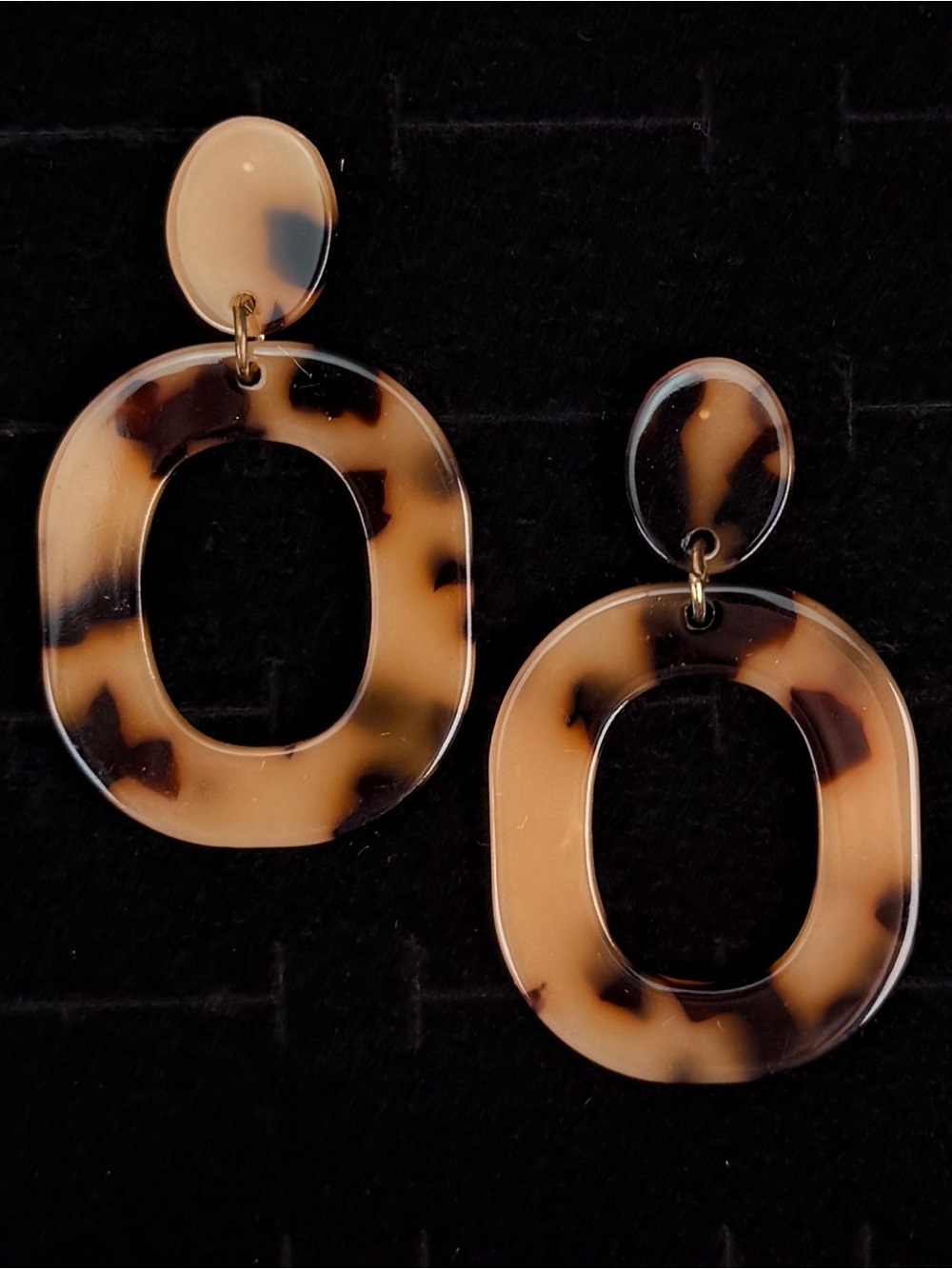 Tan and black lightweight Tortoise Shell Pierced Earrings